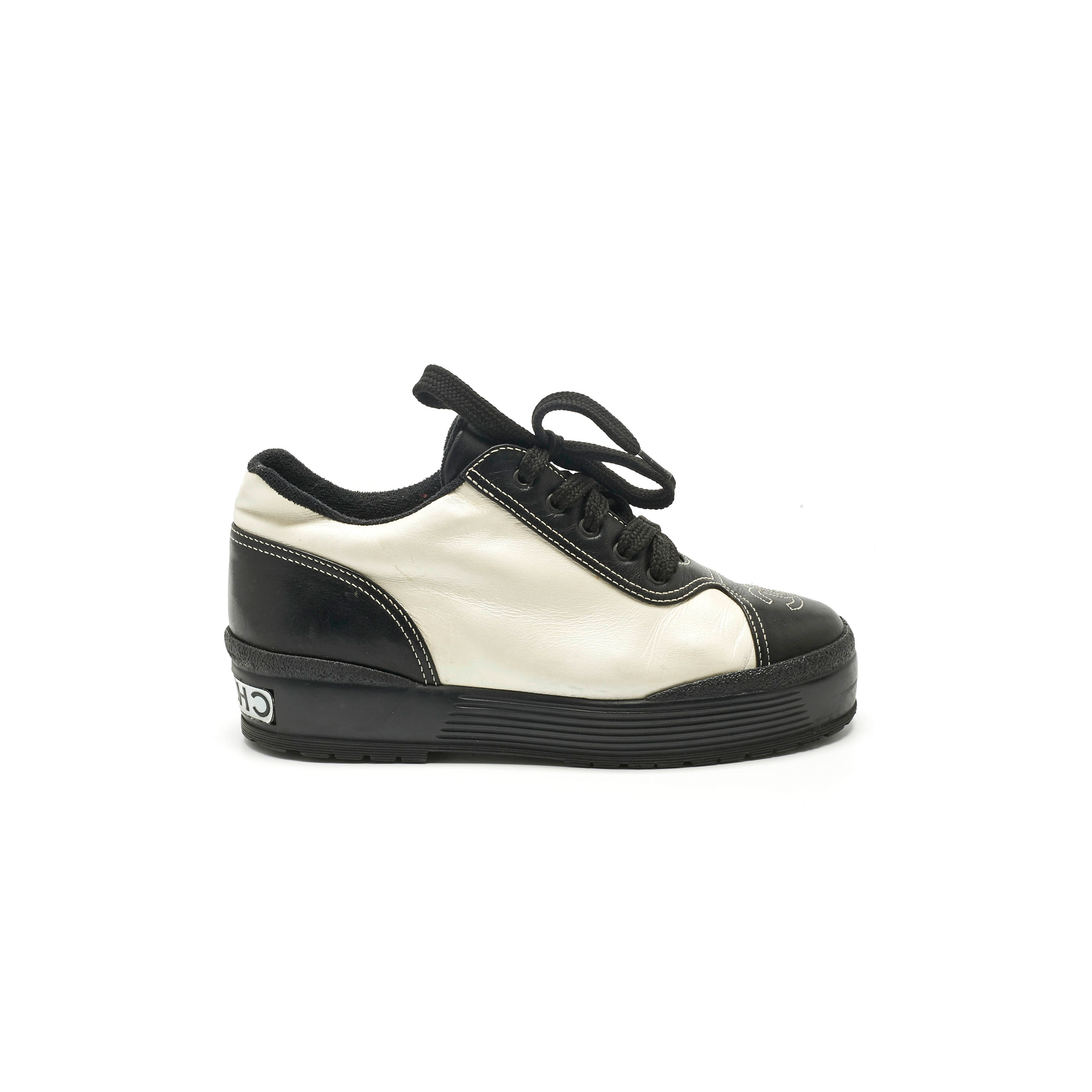 CHANEL CHANEL BLACK LEATHER CC PLATFORM SNEAKERS